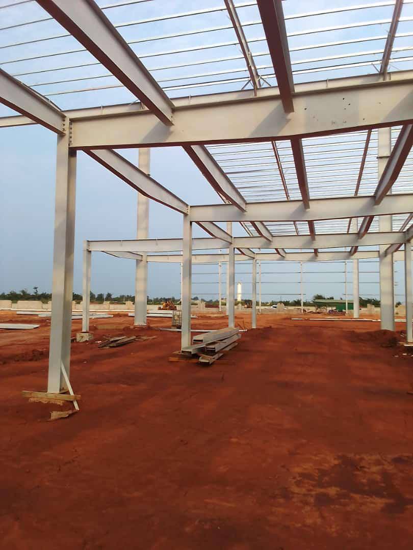 Ossature intérieure d’un bâtiment industriel