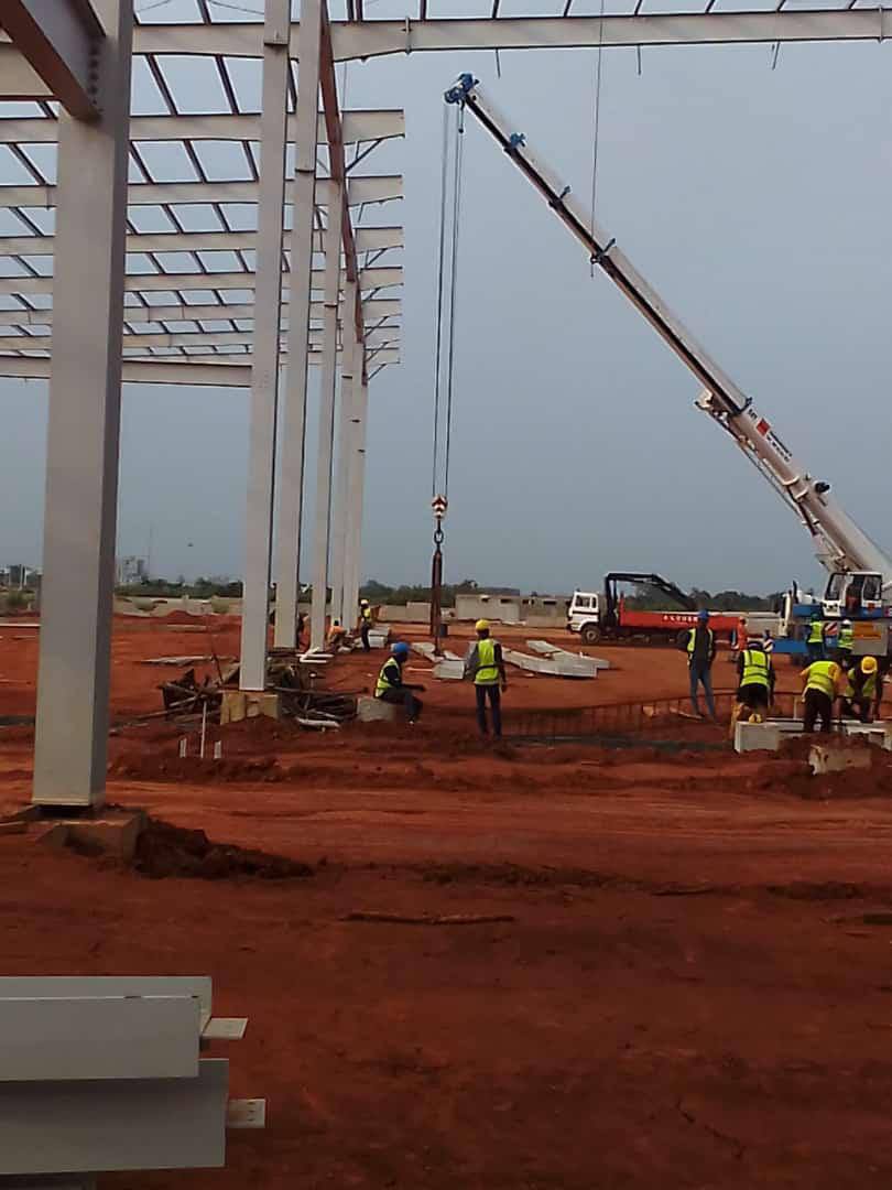 Levage d’éléments métalliques à la grue